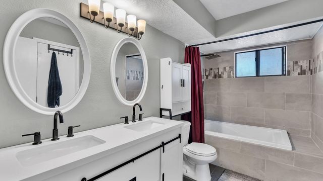 7232 Bobwhite Lane NE, Albuquerque, NM 87109