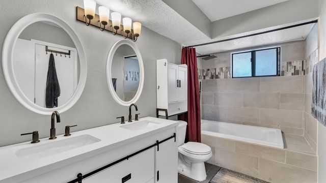 7232 Bobwhite Lane NE, Albuquerque, NM 87109