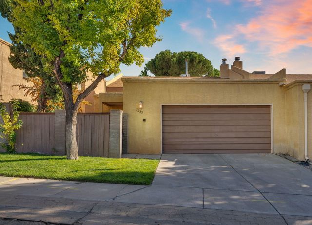 7232 Bobwhite Lane NE, Albuquerque, NM 87109