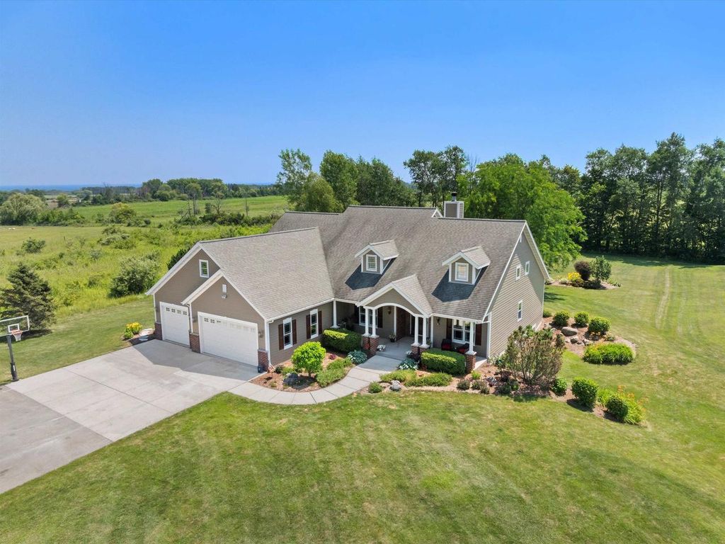 631 Cedar Avenue, Cedar Grove, WI 53013