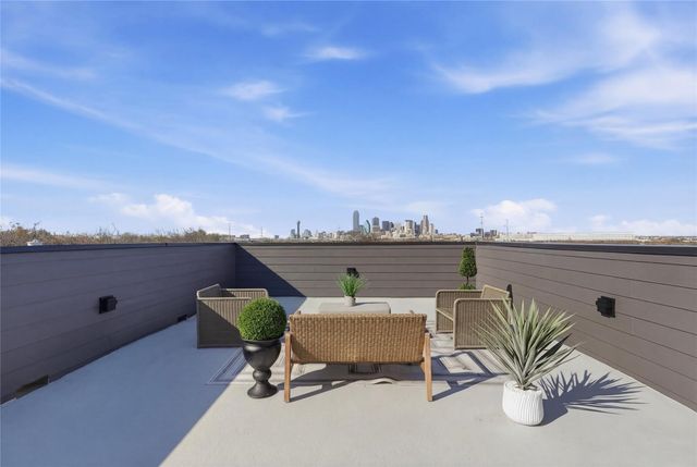 1402 Hutchins Avenue, Dallas, TX 75203