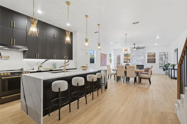 1402 Hutchins Avenue, Dallas, TX 75203