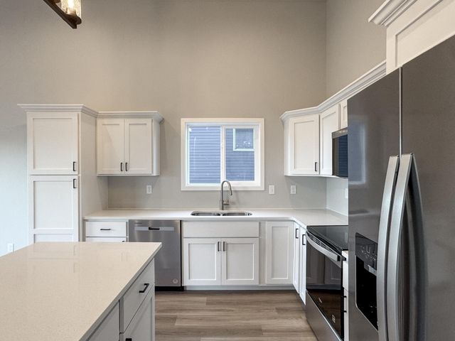 3252 36th Avenue S, Moorhead, MN 56560