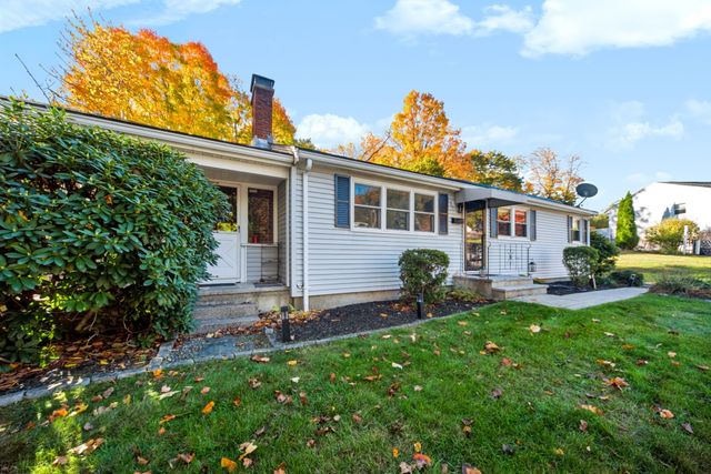 8 Clearview Dr, Marlborough, MA 01752