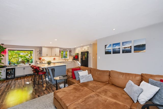 8 Clearview Dr, Marlborough, MA 01752