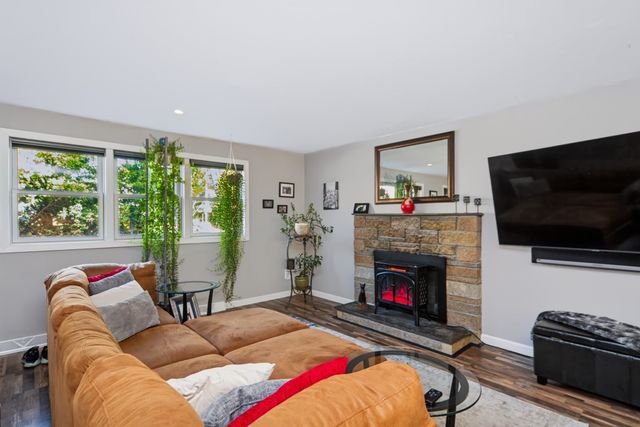 8 Clearview Dr, Marlborough, MA 01752