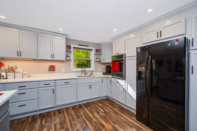 8 Clearview Dr, Marlborough, MA 01752