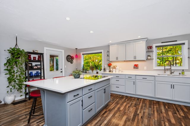8 Clearview Dr, Marlborough, MA 01752
