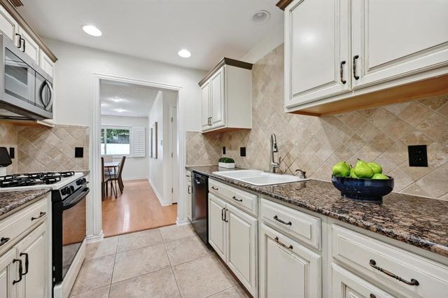 2406 Burly Oak DR, Austin, TX 78745