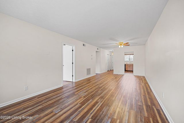 217 Casa Bella Ct, Louisville, KY 40220