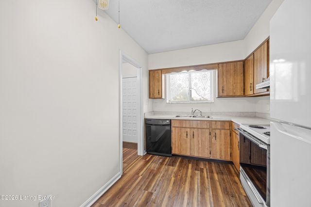 217 Casa Bella Ct, Louisville, KY 40220