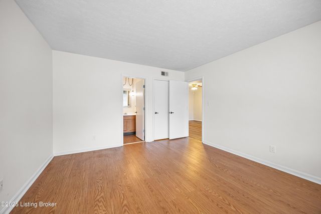 217 Casa Bella Ct, Louisville, KY 40220