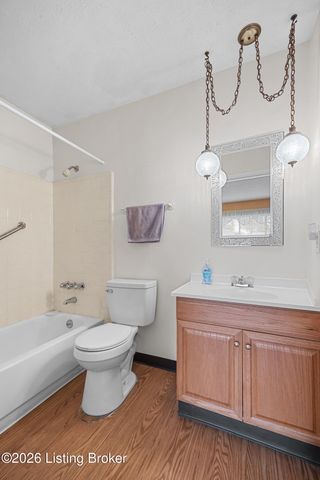 217 Casa Bella Ct, Louisville, KY 40220