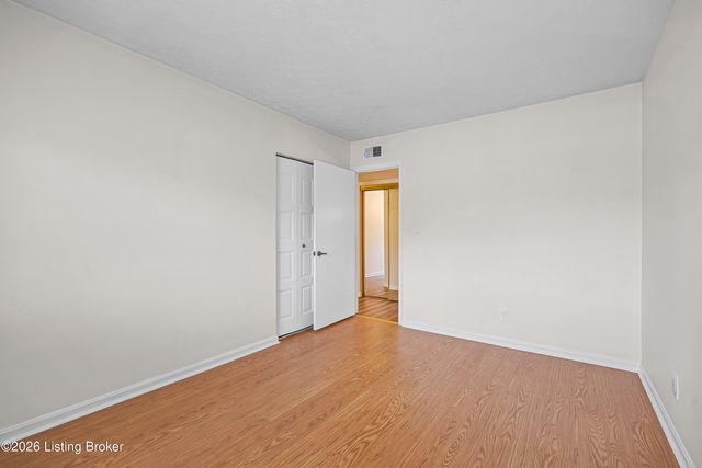 217 Casa Bella Ct, Louisville, KY 40220