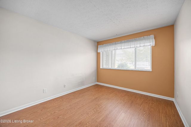 217 Casa Bella Ct, Louisville, KY 40220