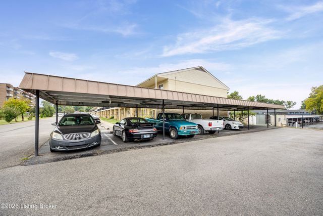 217 Casa Bella Ct, Louisville, KY 40220