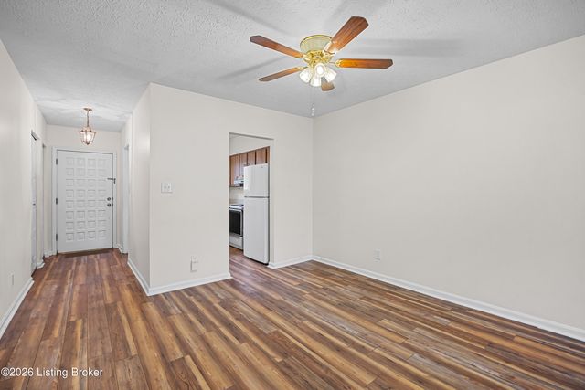 217 Casa Bella Ct, Louisville, KY 40220