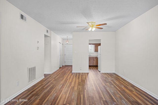 217 Casa Bella Ct, Louisville, KY 40220