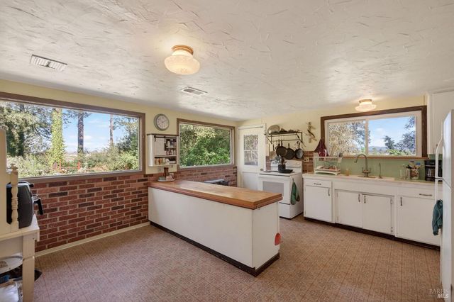 1450 Timberhill Rd, Santa Rosa, CA 95401