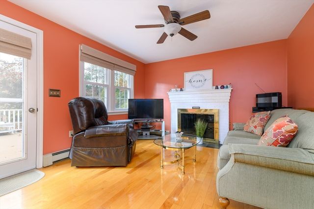 14 Daniel Teague Dr., Rockland, MA 02370