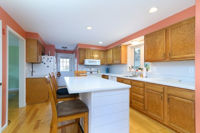 14 Daniel Teague Dr., Rockland, MA 02370