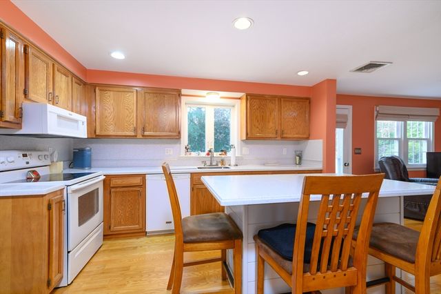 14 Daniel Teague Dr., Rockland, MA 02370