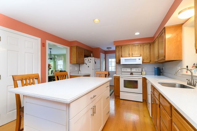 14 Daniel Teague Dr., Rockland, MA 02370