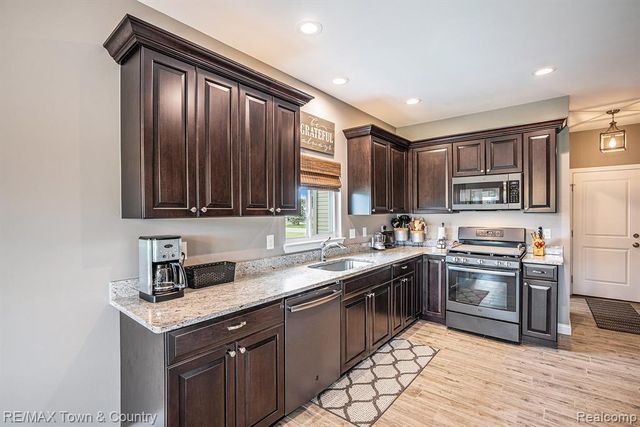 1535 Woodlake Lane, Grand Blanc, MI 48439