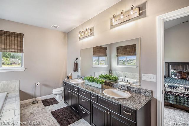 1535 Woodlake Lane, Grand Blanc, MI 48439