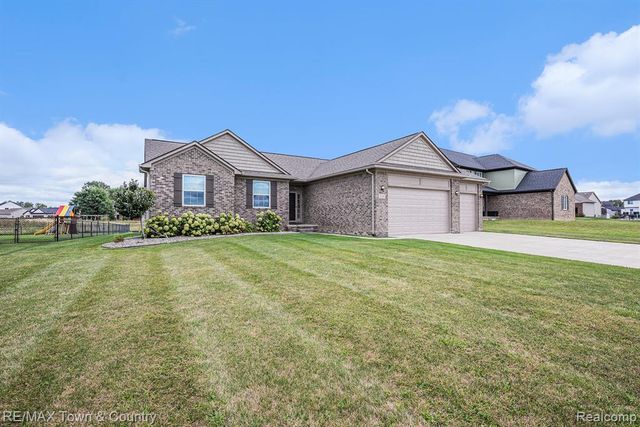 1535 Woodlake Lane, Grand Blanc, MI 48439