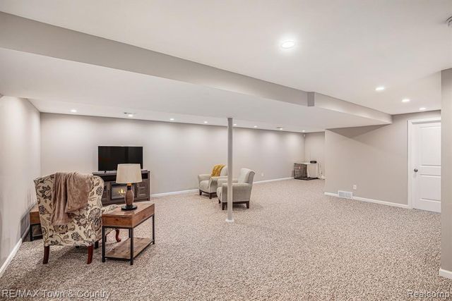 1535 Woodlake Lane, Grand Blanc, MI 48439