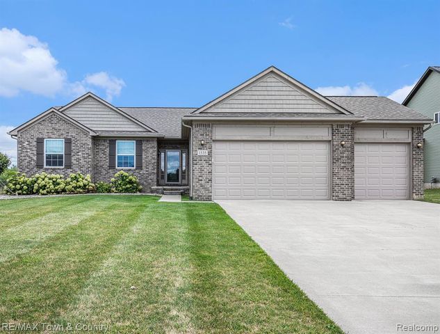 1535 Woodlake Lane, Grand Blanc, MI 48439