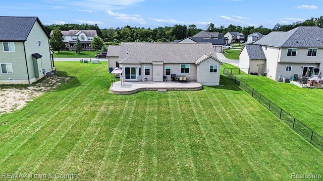 1535 Woodlake Lane, Grand Blanc, MI 48439