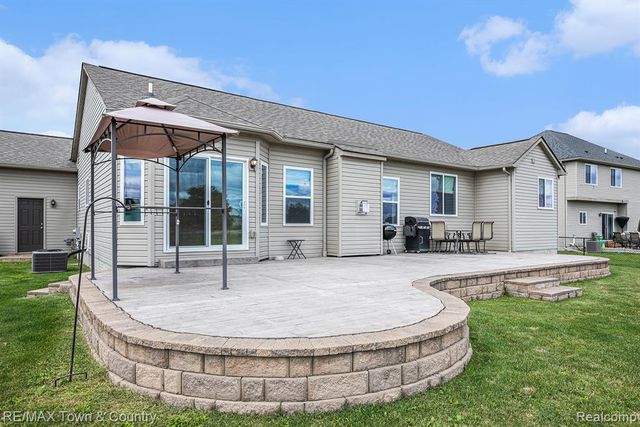 1535 Woodlake Lane, Grand Blanc, MI 48439