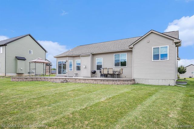 1535 Woodlake Lane, Grand Blanc, MI 48439
