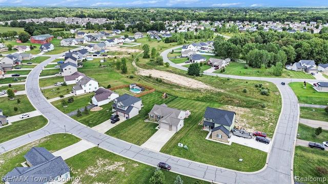 1535 Woodlake Lane, Grand Blanc, MI 48439