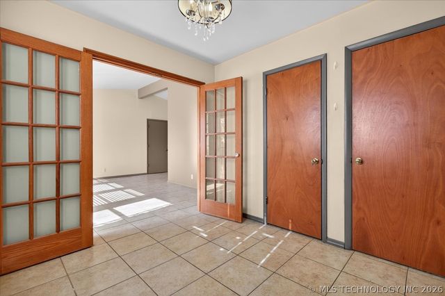 421 NW Oak Park Road, Bartlesville, OK 74003