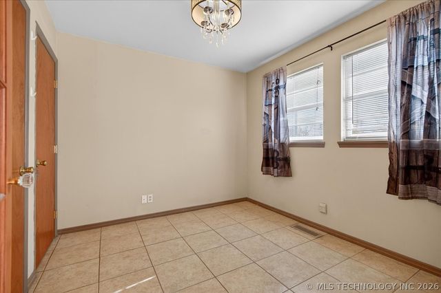 421 NW Oak Park Road, Bartlesville, OK 74003