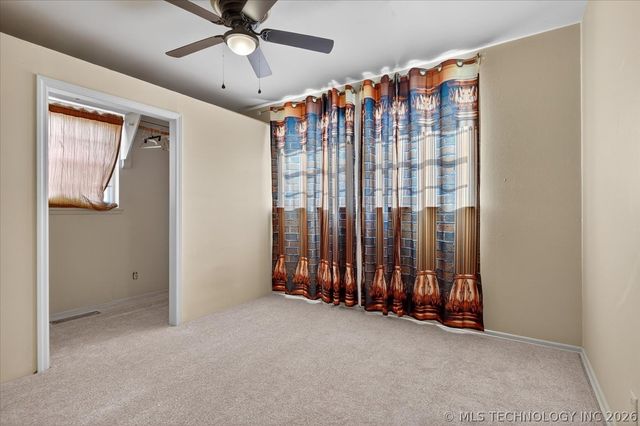 421 NW Oak Park Road, Bartlesville, OK 74003