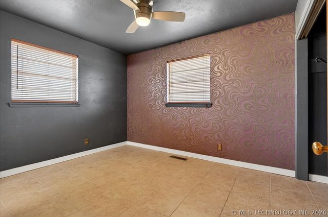 421 NW Oak Park Road, Bartlesville, OK 74003