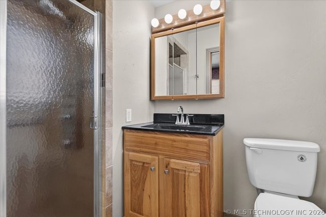 421 NW Oak Park Road, Bartlesville, OK 74003