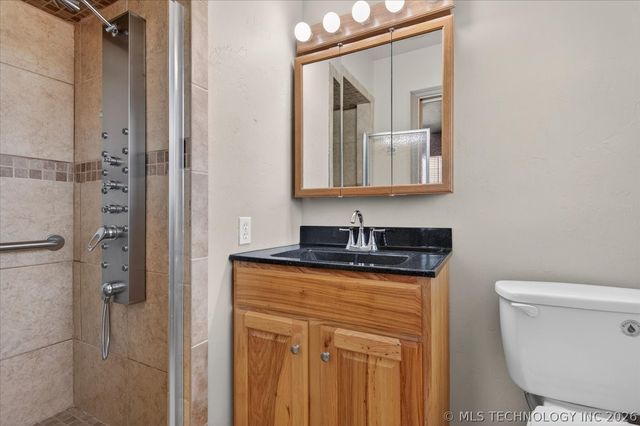 421 NW Oak Park Road, Bartlesville, OK 74003