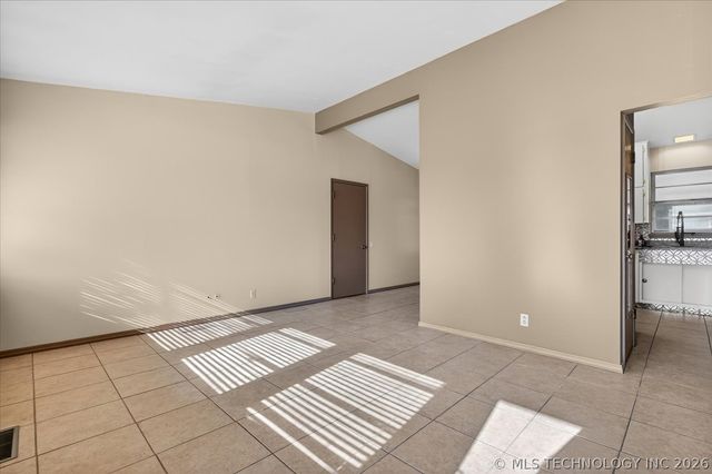 421 NW Oak Park Road, Bartlesville, OK 74003