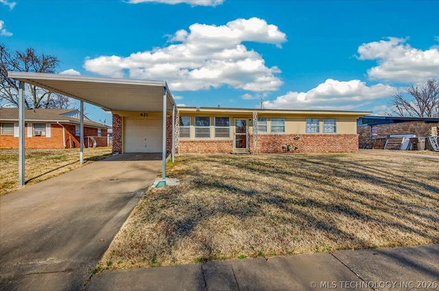 421 NW Oak Park Road, Bartlesville, OK 74003