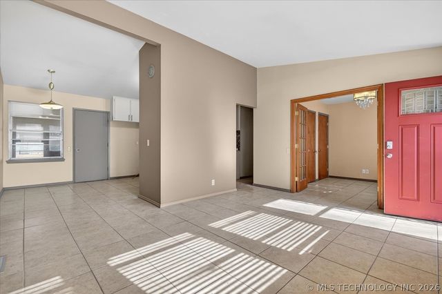 421 NW Oak Park Road, Bartlesville, OK 74003