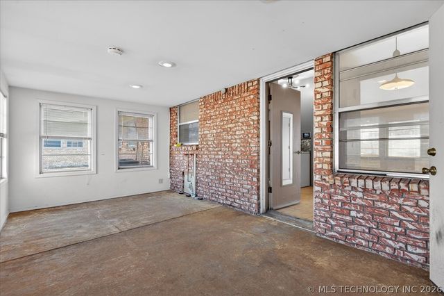 421 NW Oak Park Road, Bartlesville, OK 74003