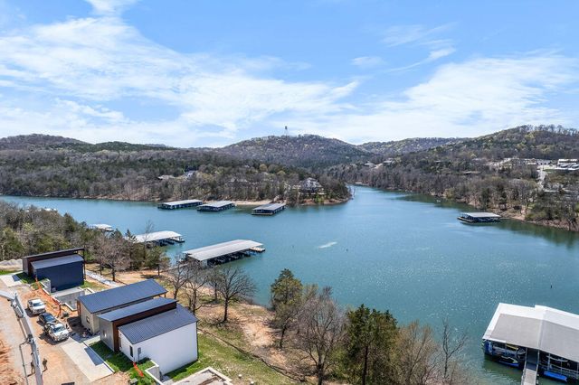 218 Vacation Ln 7, Reeds Spring, MO 65737