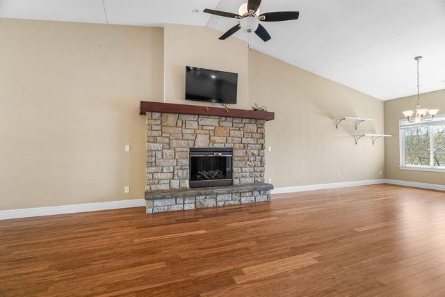 218 Vacation Ln 7, Reeds Spring, MO 65737