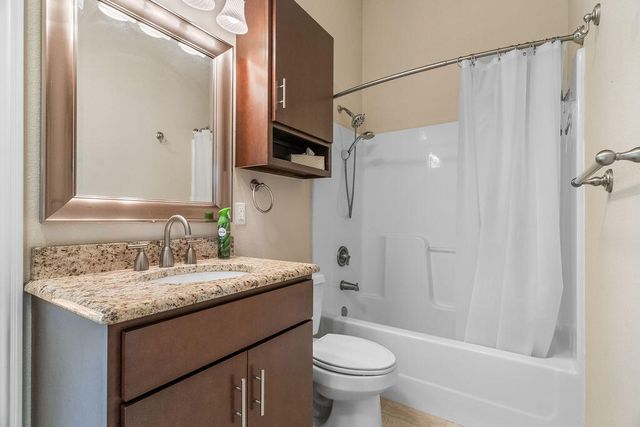 218 Vacation Ln 7, Reeds Spring, MO 65737