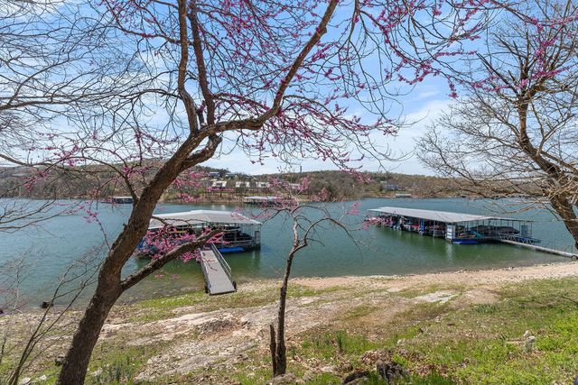 218 Vacation Ln 7, Reeds Spring, MO 65737